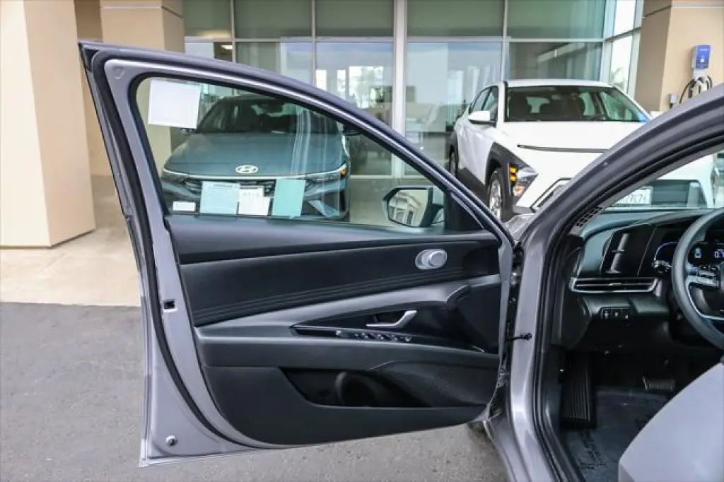 Hyundai ELANTRA 2025 SE 4dr Sedan