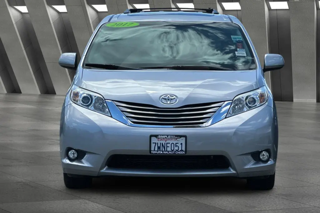 Toyota Sienna 2017 AWD XLE 7-Passenger 4dr Mini-Van