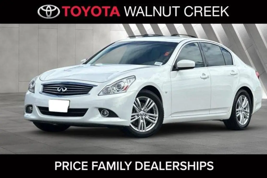 INFINITI Q40 2015 4dr Sedan