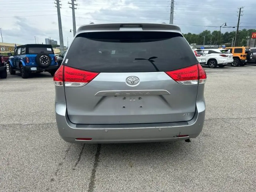 Toyota Sienna 2014 XLE 7-Passenger Auto Access Seat 4dr Mini-Van
