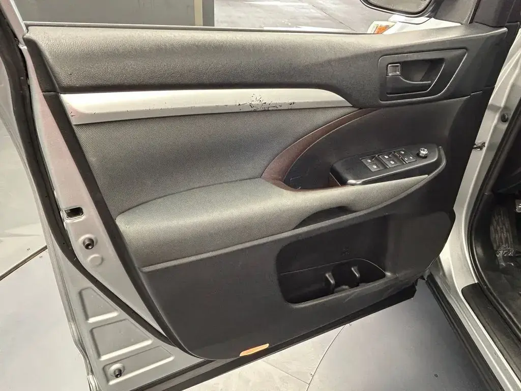Toyota Highlander 2019 LE 4dr SUV (2.7L I4)