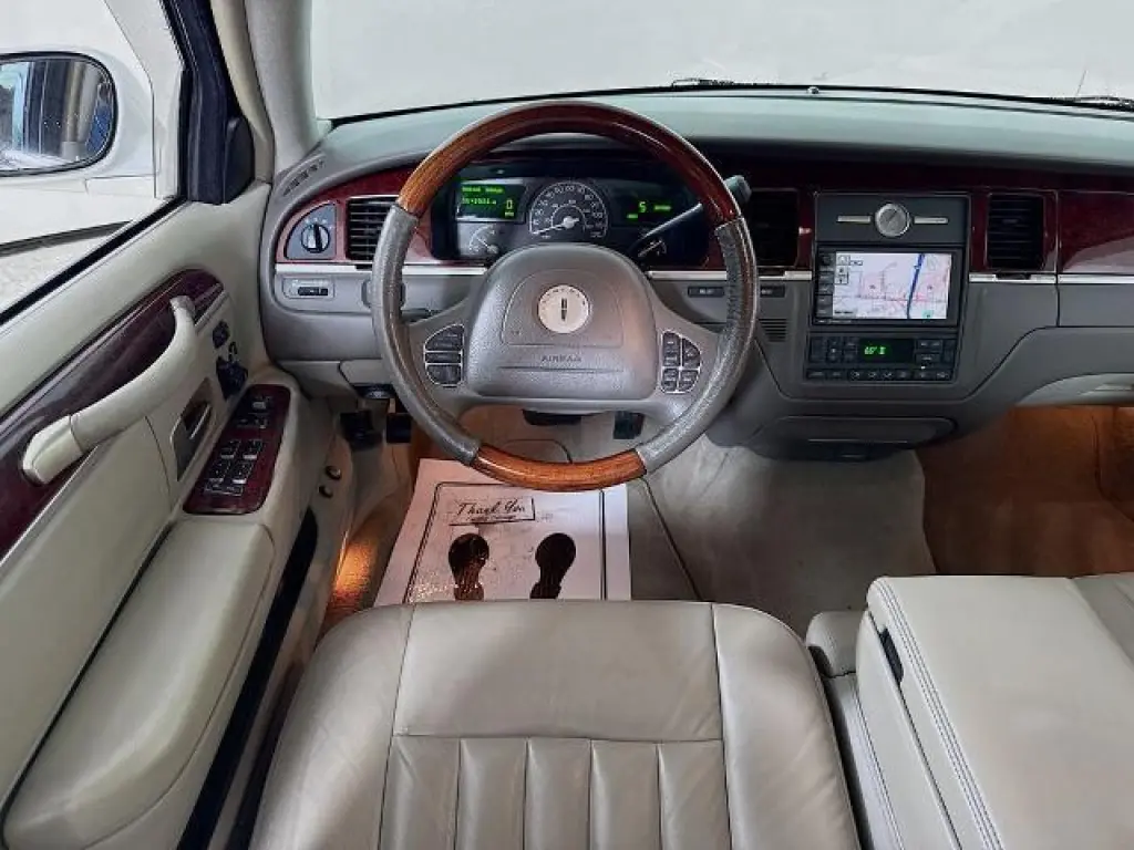 Lincoln Town Car 2003 Signature 4dr Sedan