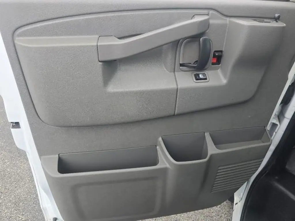 GMC Savana 2023 3500 3dr Cargo Van