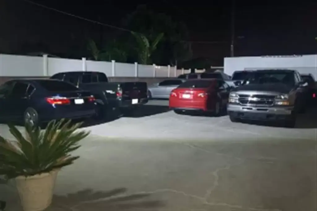 LEGALIZAMOS CAMIONETAS Y AUTOS