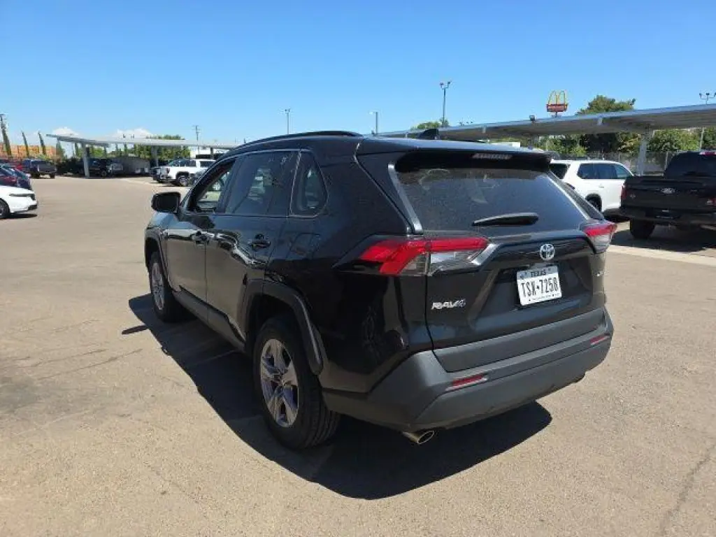 Toyota RAV4 2024 XLE 4dr SUV