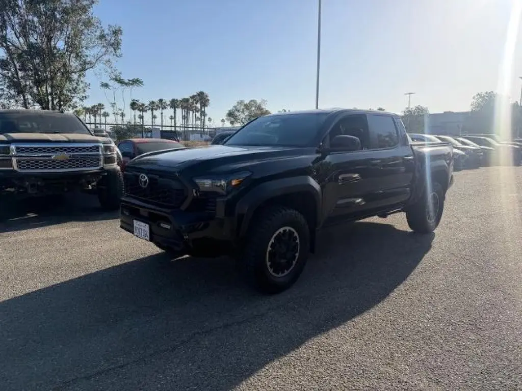 Toyota Tacoma 2024 4x4 SR5 4dr Double Cab 5.0 ft SB
