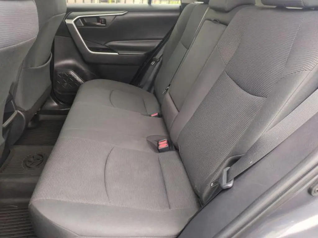Toyota RAV4 2021 LE 4dr SUV