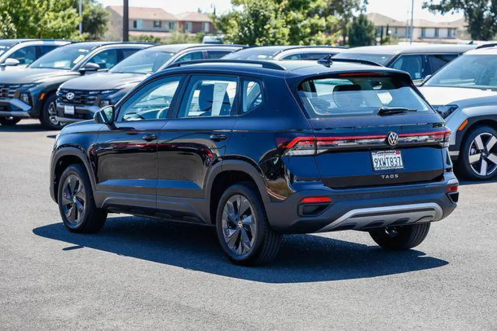Volkswagen Taos 2025 S 4dr SUV
