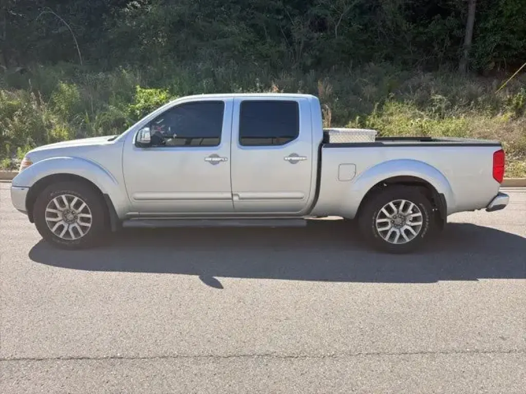 Nissan Frontier 2013 4x4 SV 4dr Crew Cab 6.1 ft. SB Pickup 5A