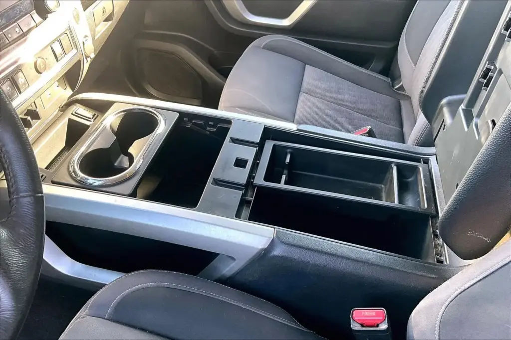 Nissan Titan 2020 4x4 SV 4dr Crew Cab 5.6 ft. SB