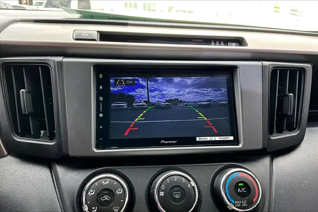 Toyota RAV4 2018 LE 4dr SUV