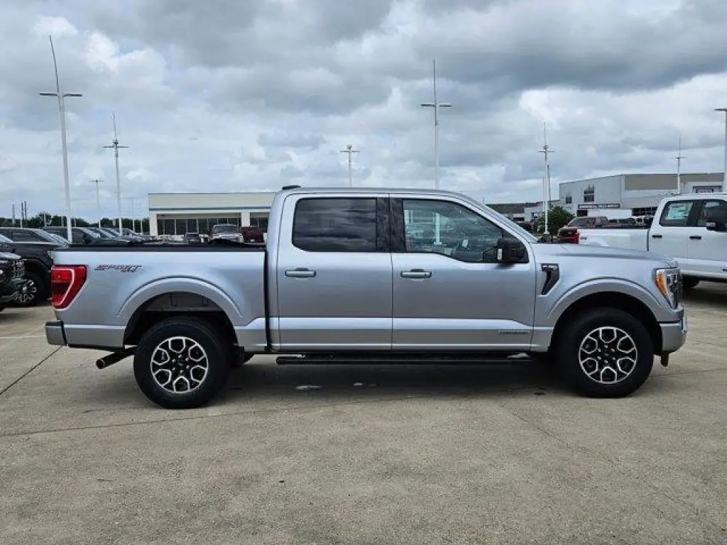 Ford F-150 2023 4x4 XL 4dr SuperCrew 5.5 ft. SB