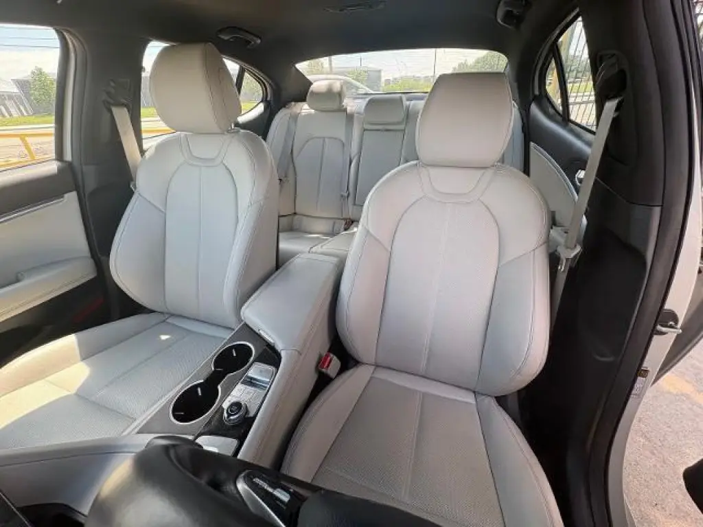 Genesis G70 2025 2.5T Standard 4dr Sedan