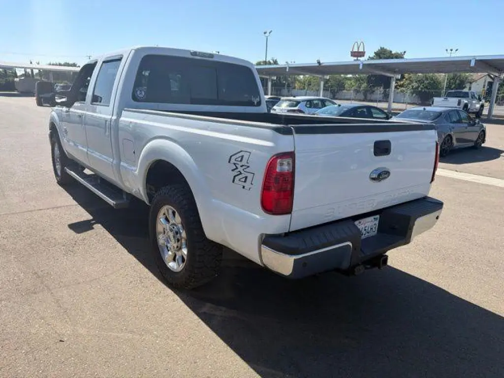 Ford F-250 Super Duty 2015 4x4 King Ranch 4dr Crew Cab 6.8 ft. SB Pickup
