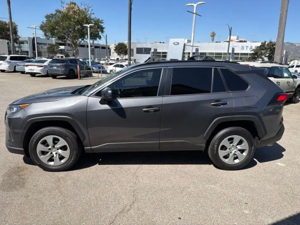Toyota RAV4 2020 LE 4dr SUV