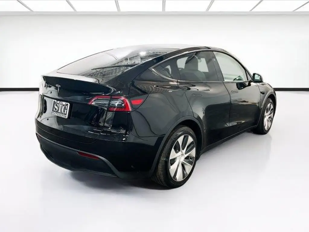 Tesla Model Y 2023 4dr Crossover