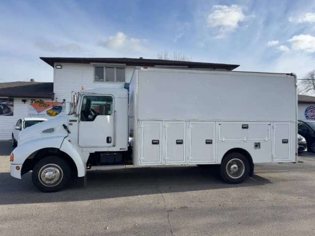 2008 Kenworth T300