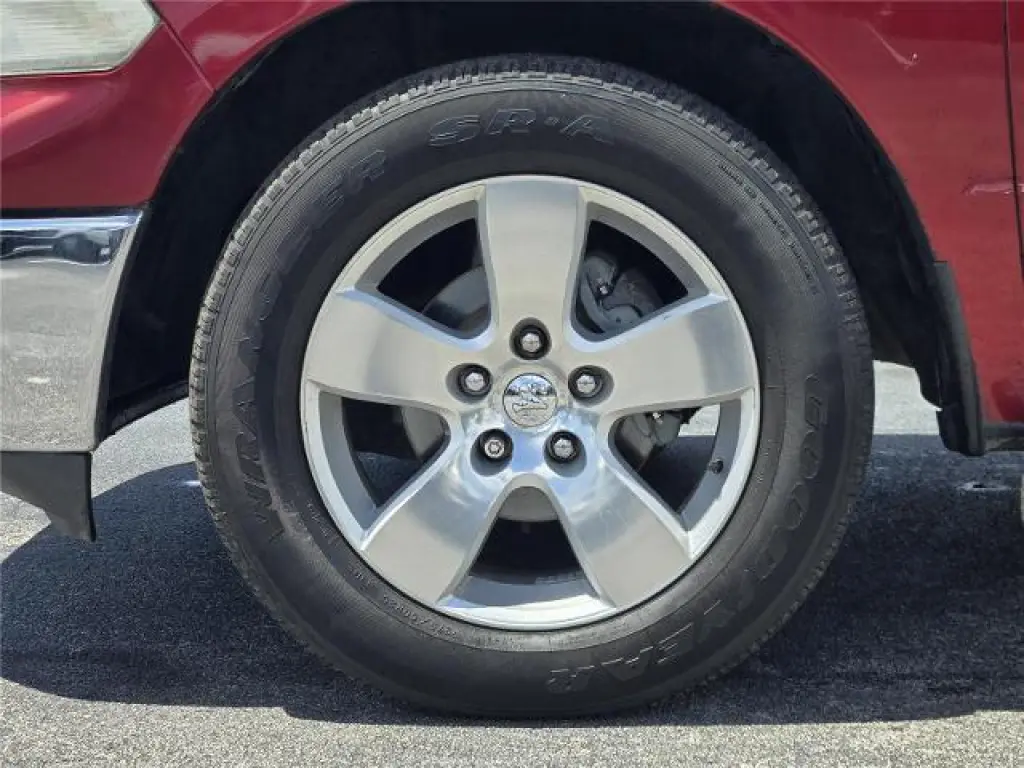Ram 1500 2012 4x2 Lone Star 4dr Crew Cab 5.5 ft. SB Pickup