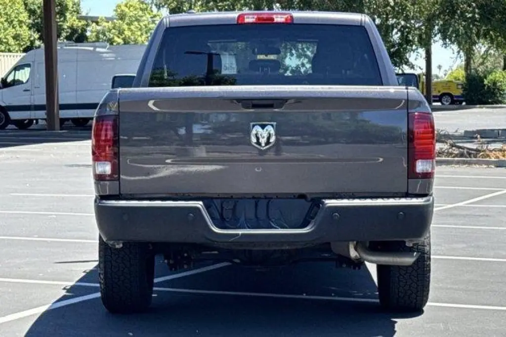 Ram 1500 Classic 2024 4x2 SLT 4dr Crew Cab 5.5 ft. SB Pickup