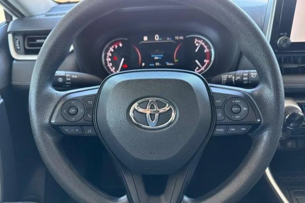Toyota RAV4 2024 XLE 4dr SUV