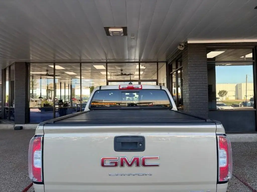 GMC Canyon 2021 4x4 AT4 4dr Crew Cab 5 ft. SB (Cloth)