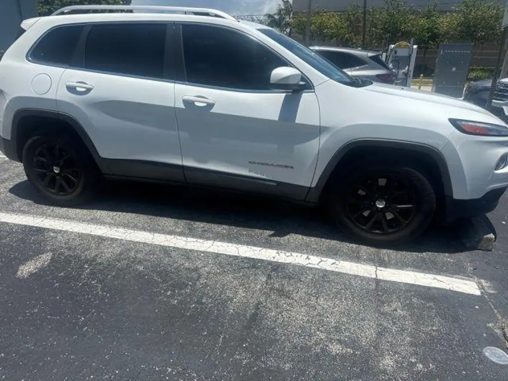 Jeep Cherokee 2015 Latitude 4dr SUV
