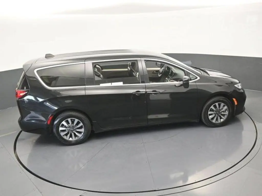 Chrysler Pacifica Plug-In Hybrid 2023 Touring L 4dr Mini-Van