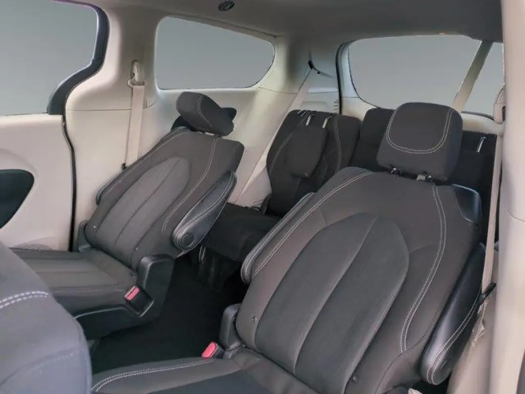 Chrysler Voyager 2023 LX 4dr Mini-Van