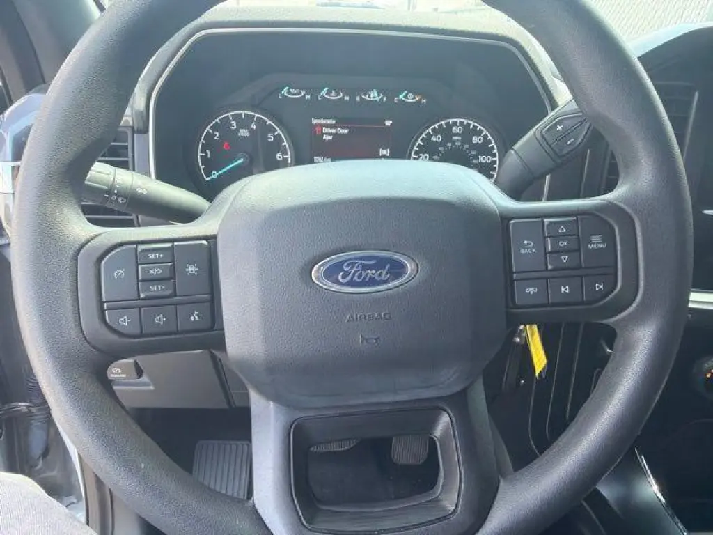 Ford F-150 2023 4x2 XL 4dr SuperCrew 5.5 ft. SB