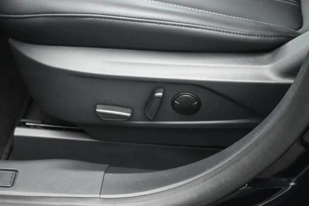 Ford Mustang Mach-E 2025 Select 4dr SUV