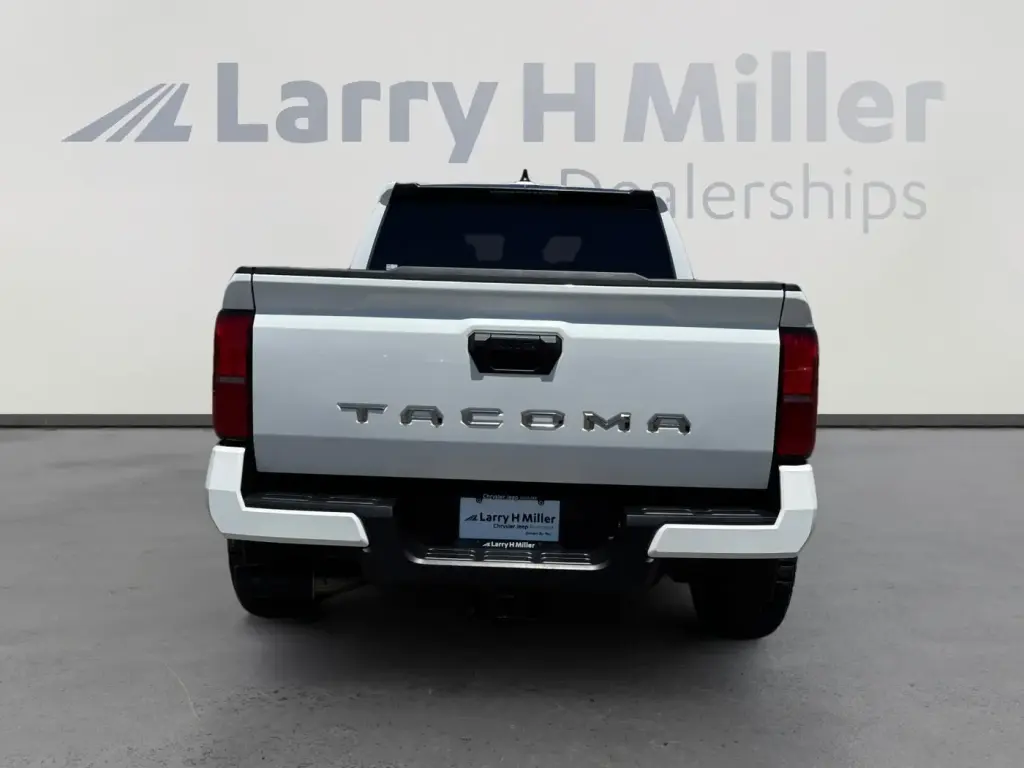 Toyota Tacoma 2024 4x2 SR5 4dr Double Cab 5.0 ft SB