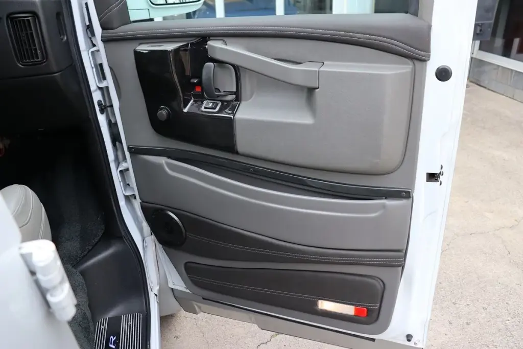 2021 Chevrolet Express Passenger LS