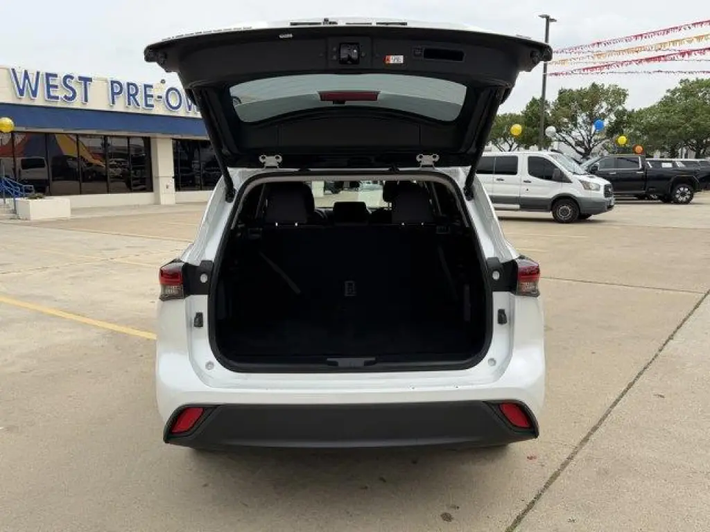 Toyota Highlander 2025 LE 4dr SUV