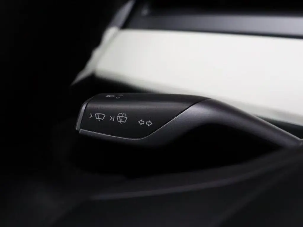 Tesla Model 3 2023 4dr Sedan