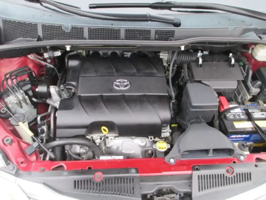 2011 TOYOTA SIENNA