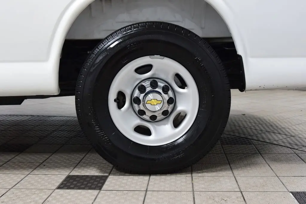 2025 Chevrolet Express Passenger