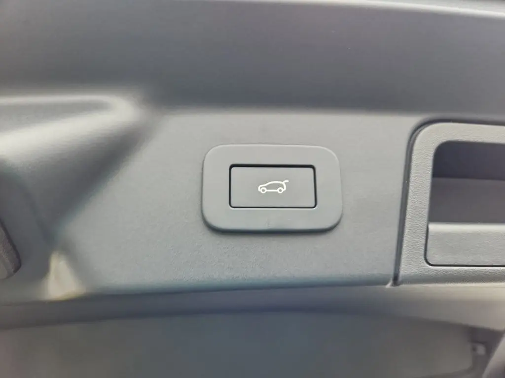 2026 Land Rover Range Rover Velar