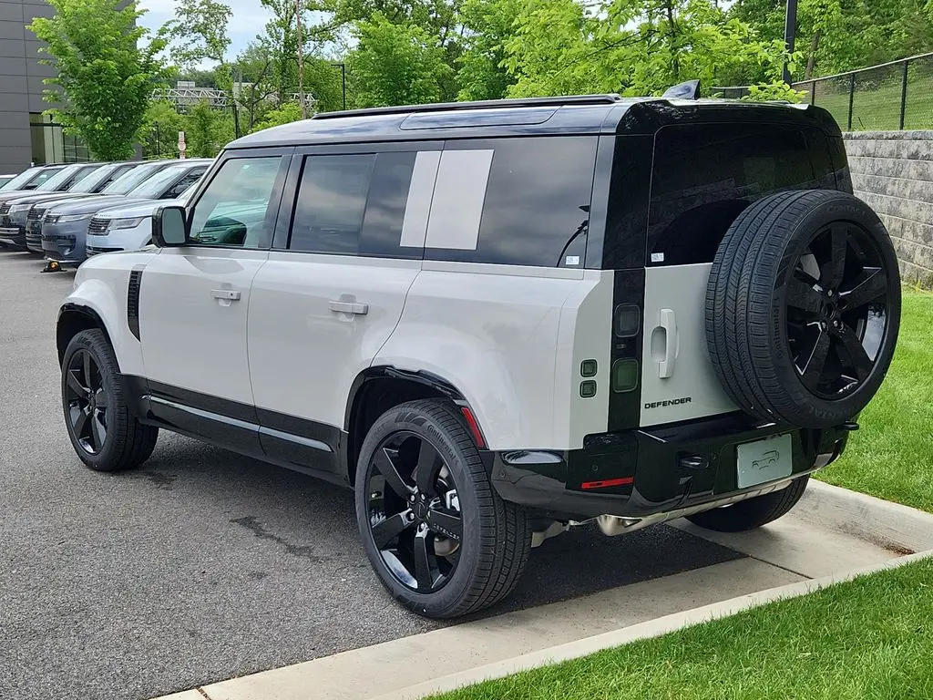 2026 Land Rover Defender 110