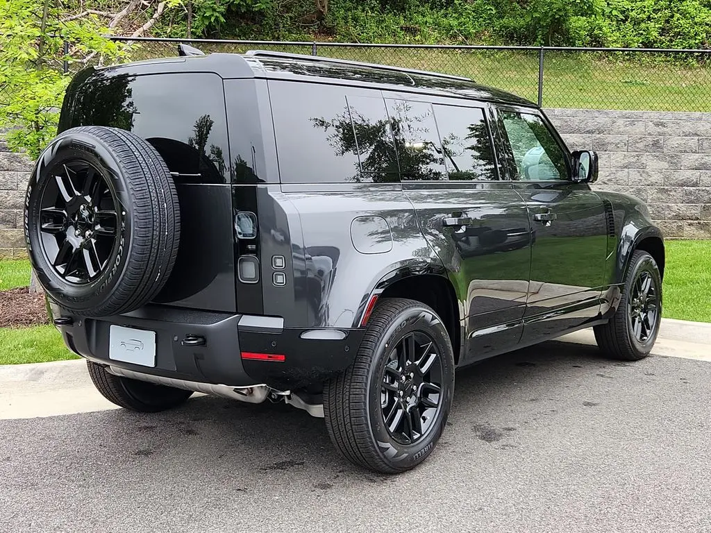 2026 Land Rover Defender 110
