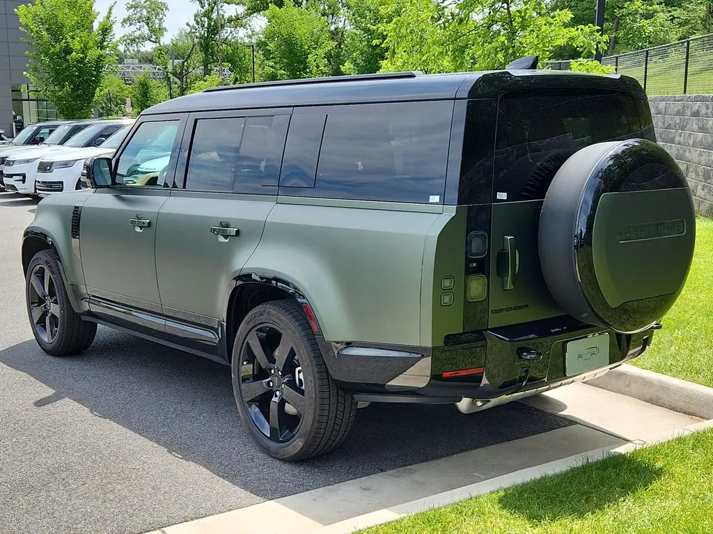 2026 Land Rover Defender 130