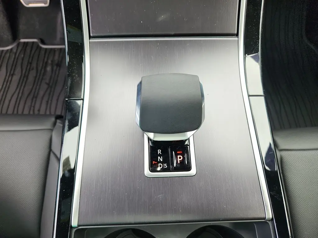 2026 Land Rover Range Rover Velar