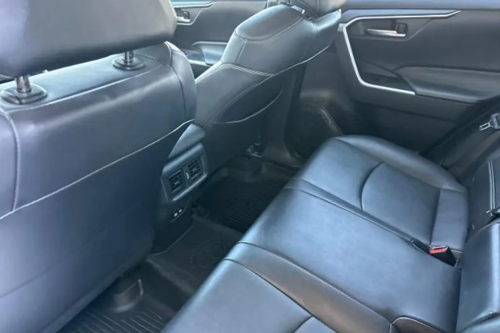 Toyota RAV4 2023 XLE Premium 4dr SUV