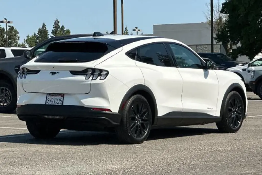 Ford Mustang Mach-E 2025 Select 4dr SUV