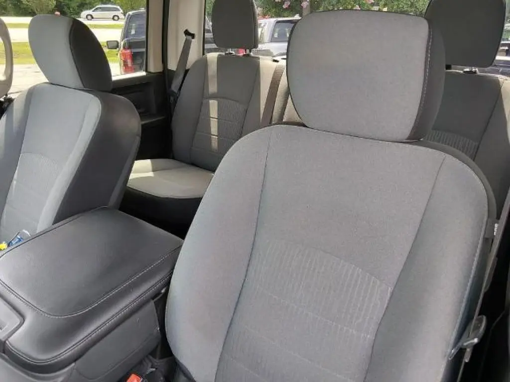 Ram 1500 Classic 2021 4x4 Tradesman 4dr Crew Cab 5.5 ft. SB Pickup