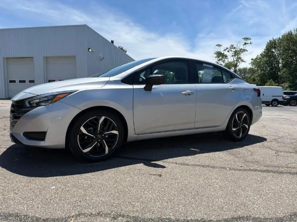 Nissan Versa 2024 SR 4dr Sedan