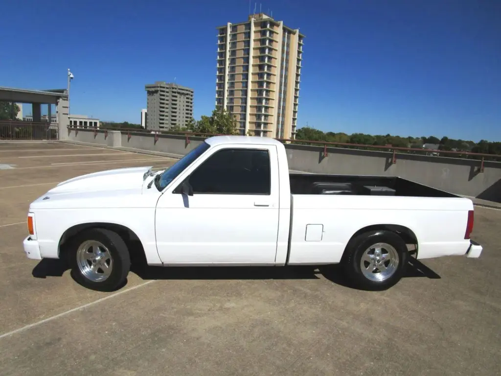 1993 CHEVROLET S10 REGULAR CAB