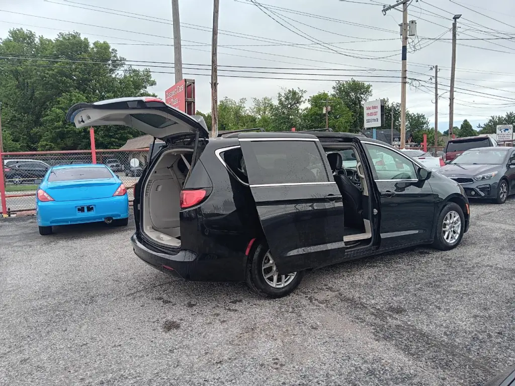 2021 Chrysler Voyager