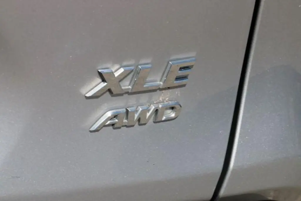 Toyota RAV4 2025 AWD XLE 4dr SUV