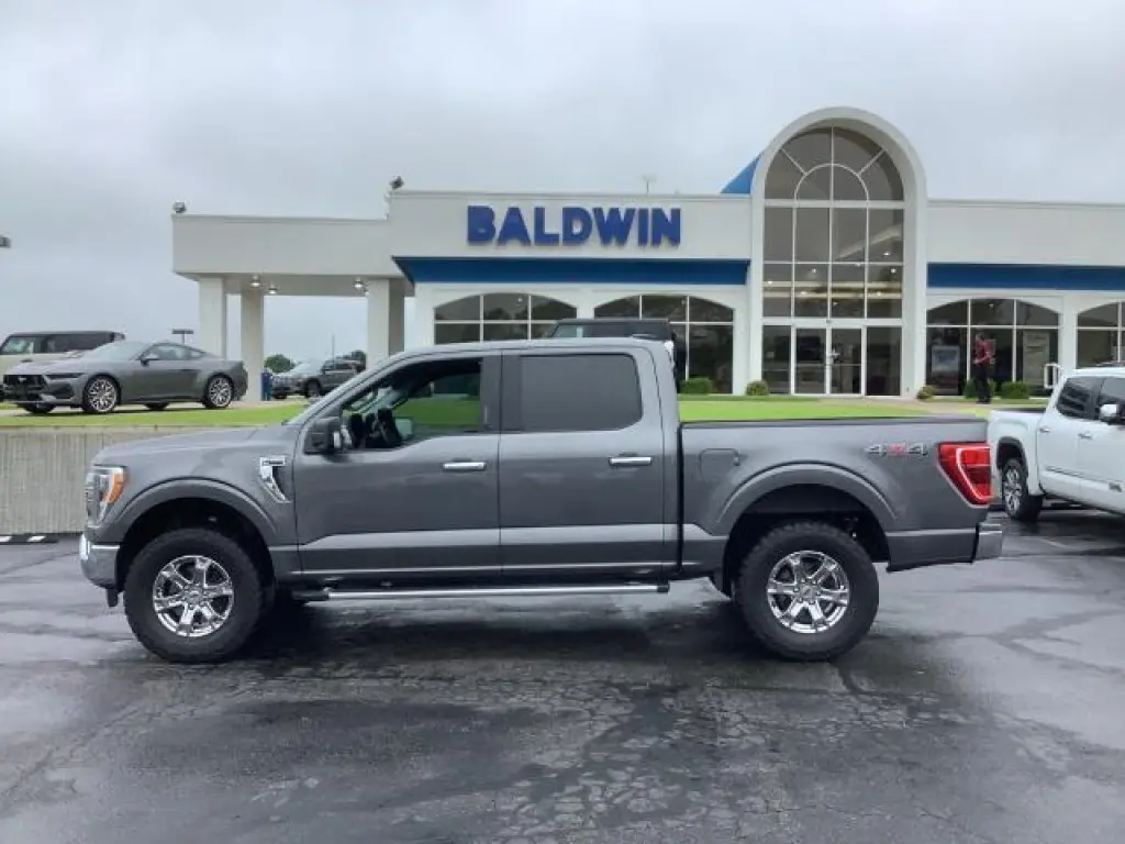 Ford F-150 2022 4x4 XL 4dr SuperCrew 5.5 ft. SB