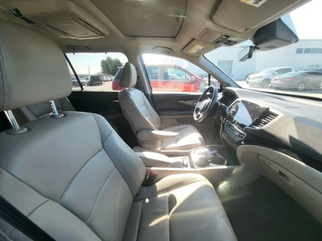 Honda Pilot 2022 AWD Touring 4dr SUV w/Rear Captain's Chairs